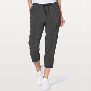 lululemon lightweight final play crop 23” (sz 6)